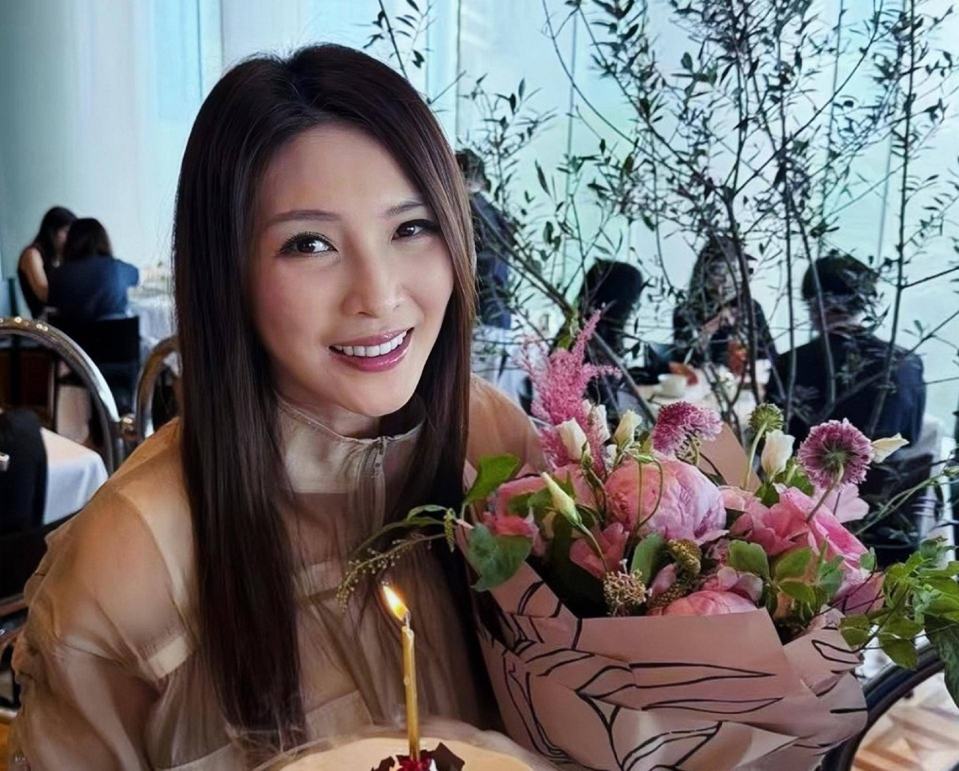 香港知名演员中年丧夫，婚后坚持丁克无儿无女，有计划复出拍戏