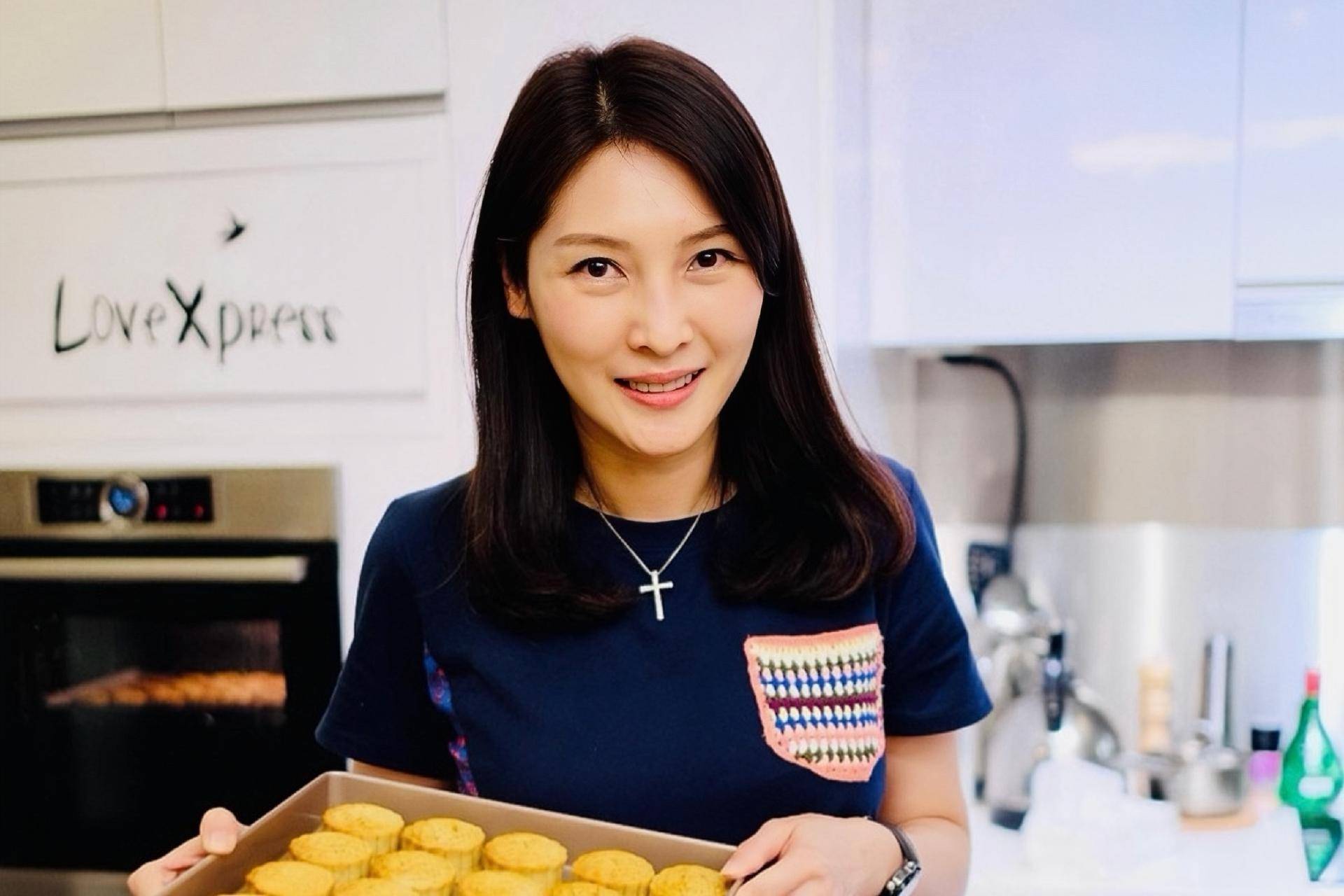 香港知名演员中年丧夫，婚后坚持丁克无儿无女，有计划复出拍戏